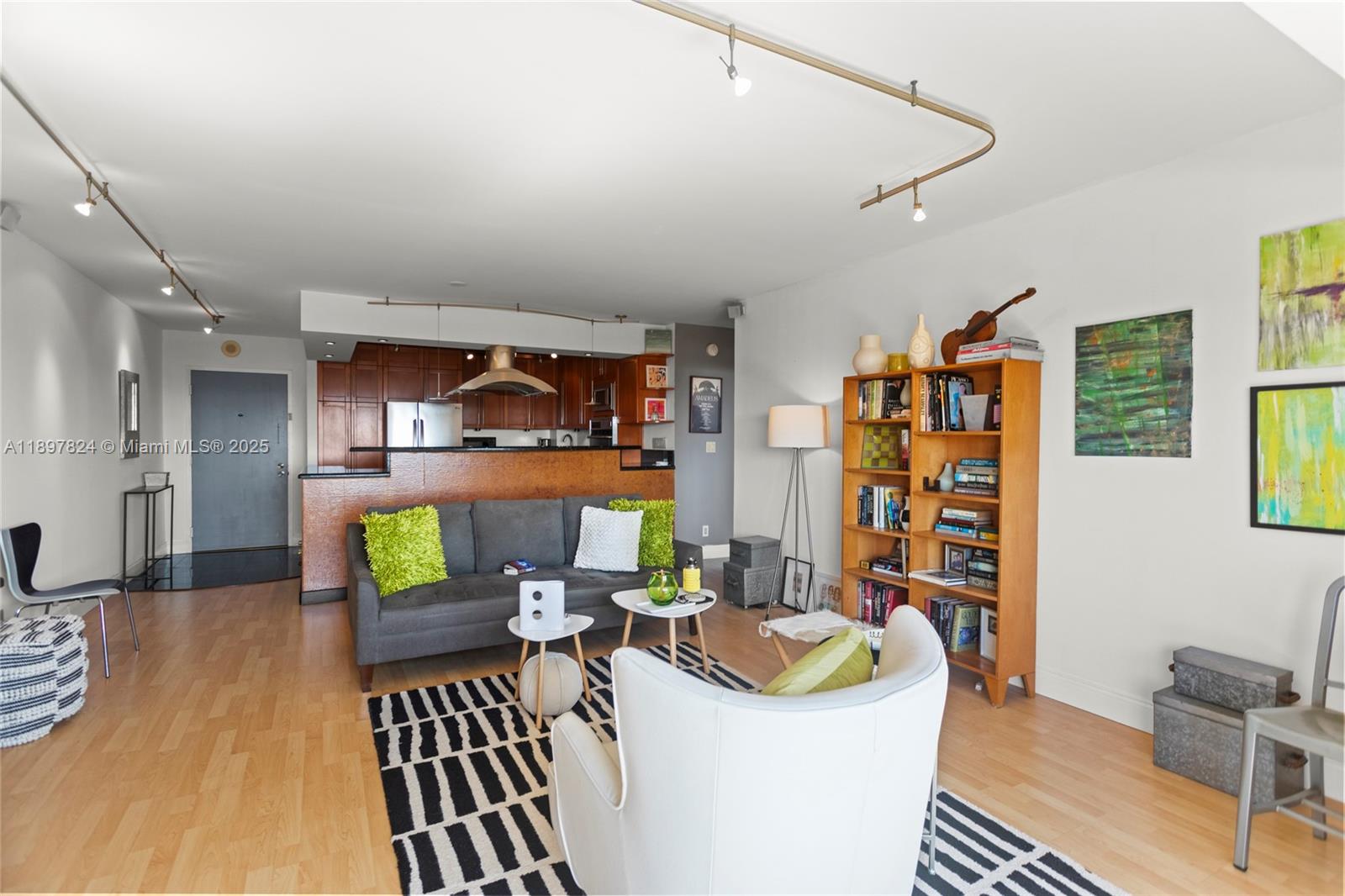 RUNAWAY BAY CONDO - Residential