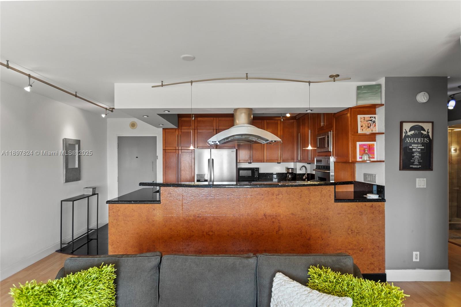 RUNAWAY BAY CONDO - Residential