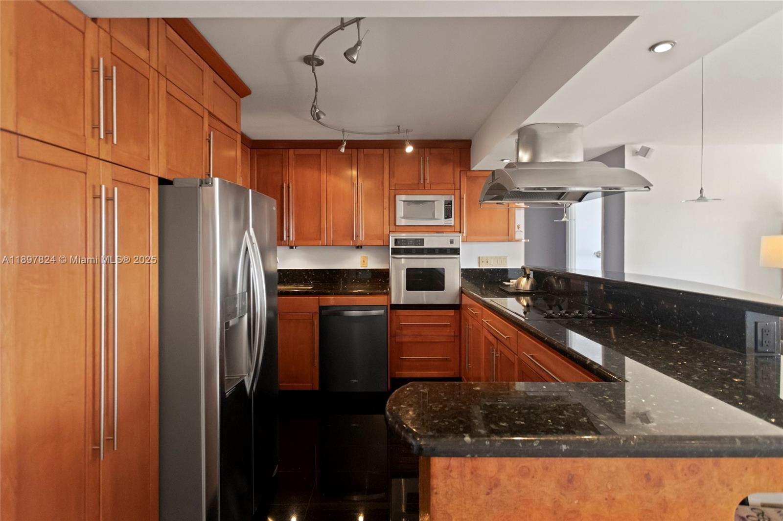 RUNAWAY BAY CONDO - Residential