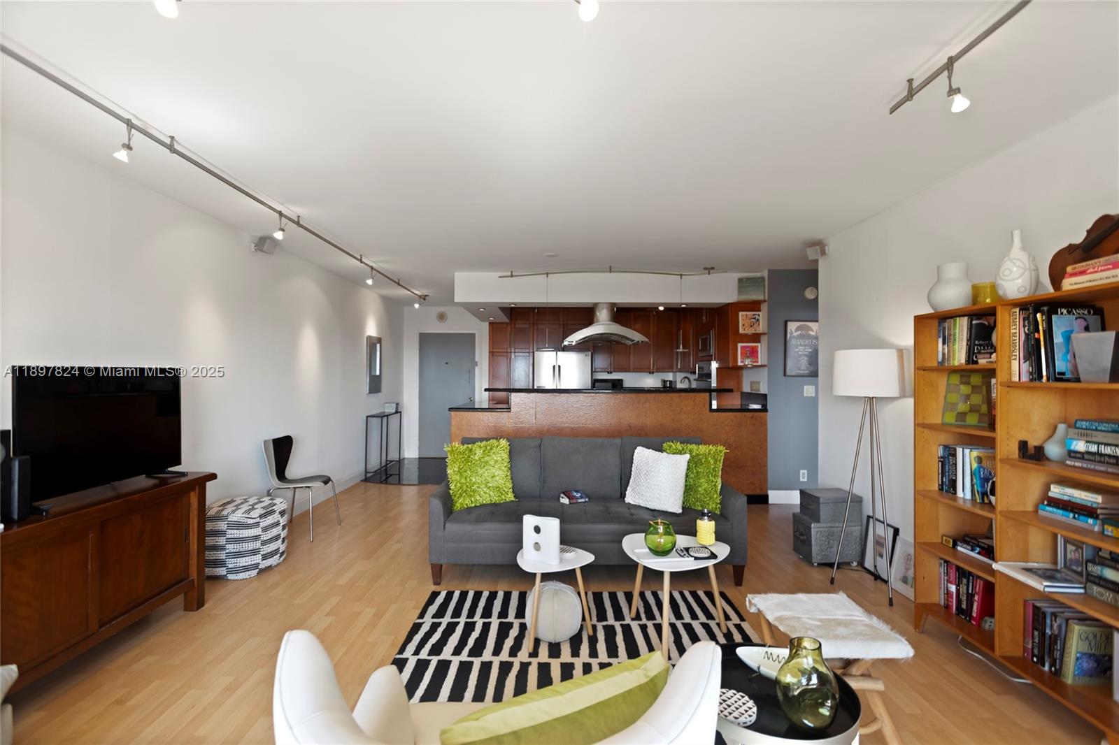 RUNAWAY BAY CONDO - Residential