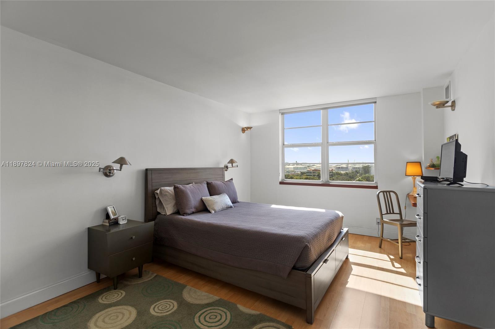 RUNAWAY BAY CONDO - Residential