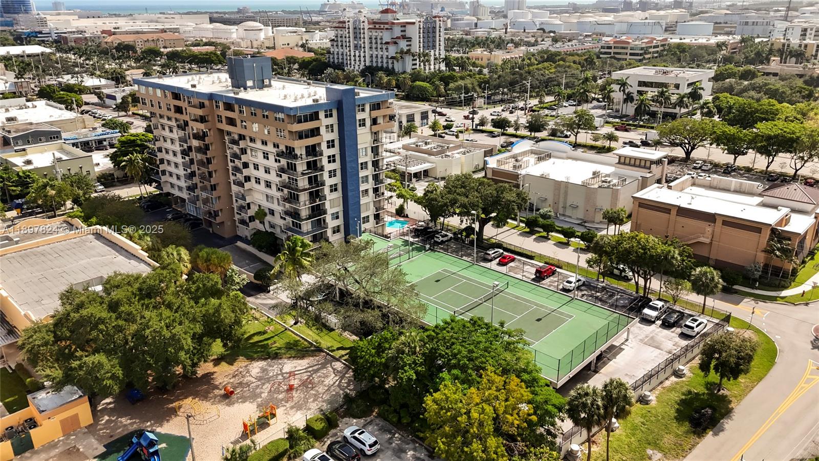 RUNAWAY BAY CONDO - Residential