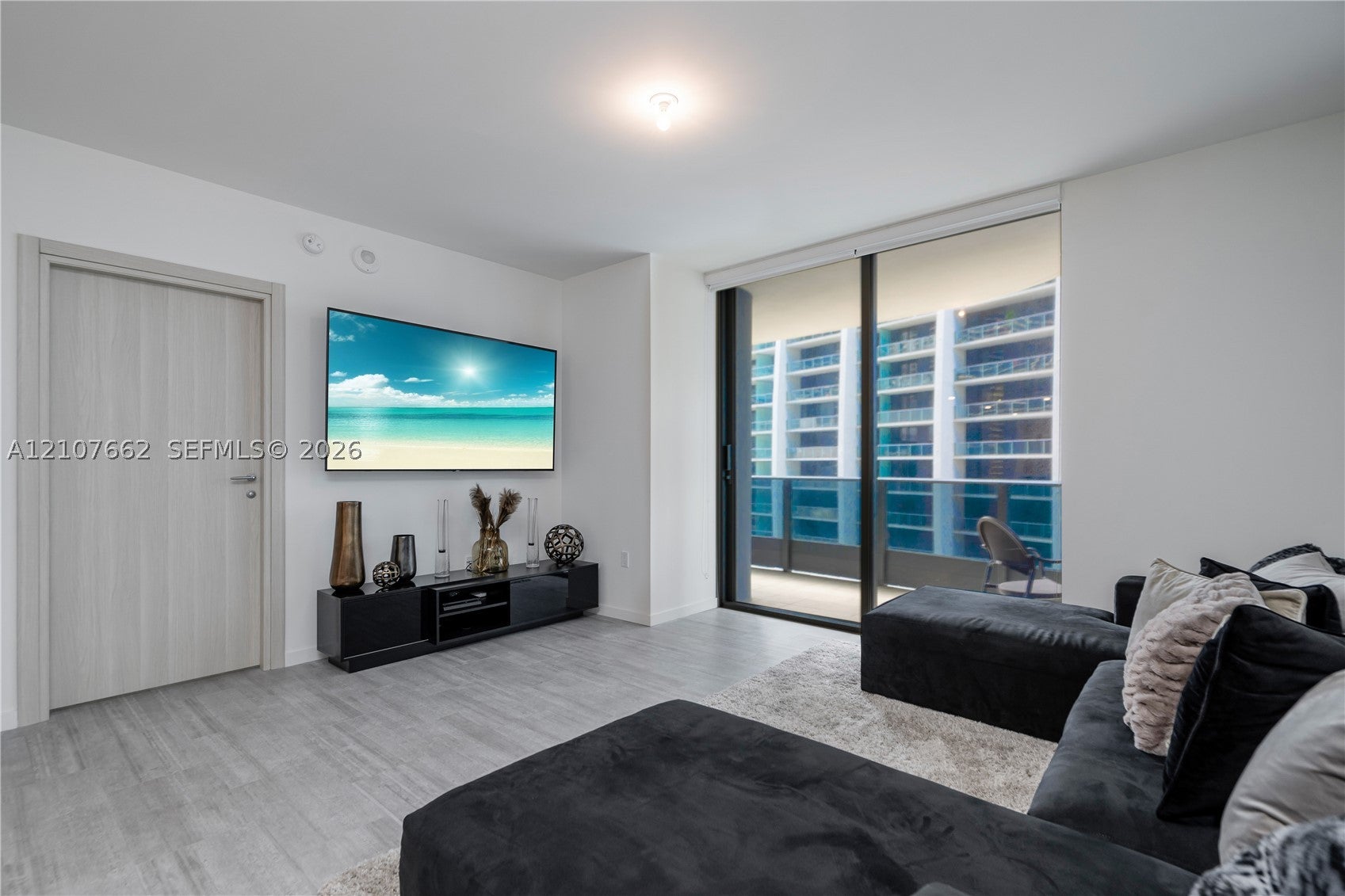 1000 Brickell Plz 2005