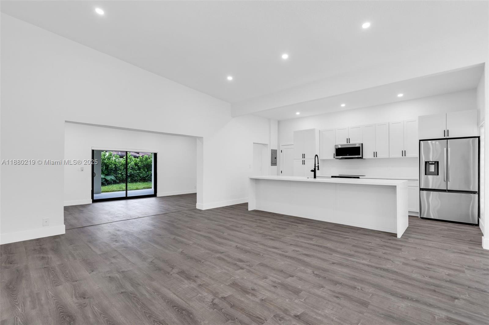 8450 SW 27th St