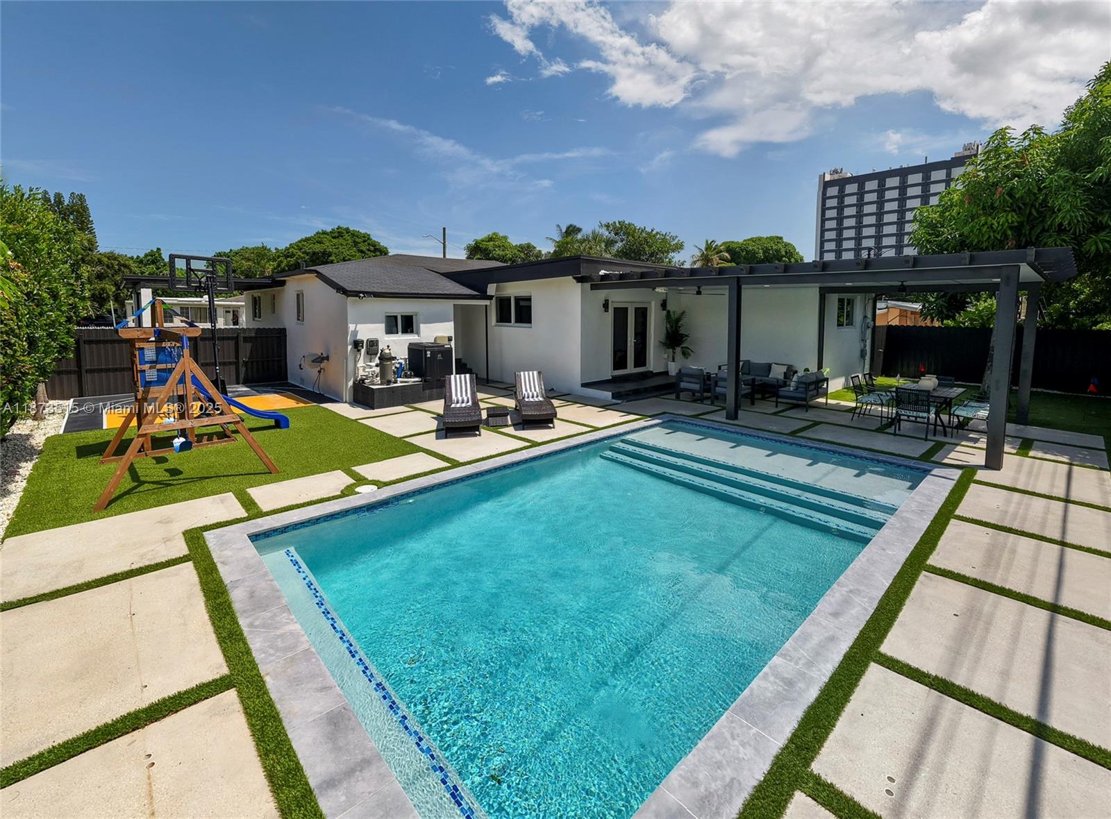 1ST ADDN TO PANULETA GARD - Residential