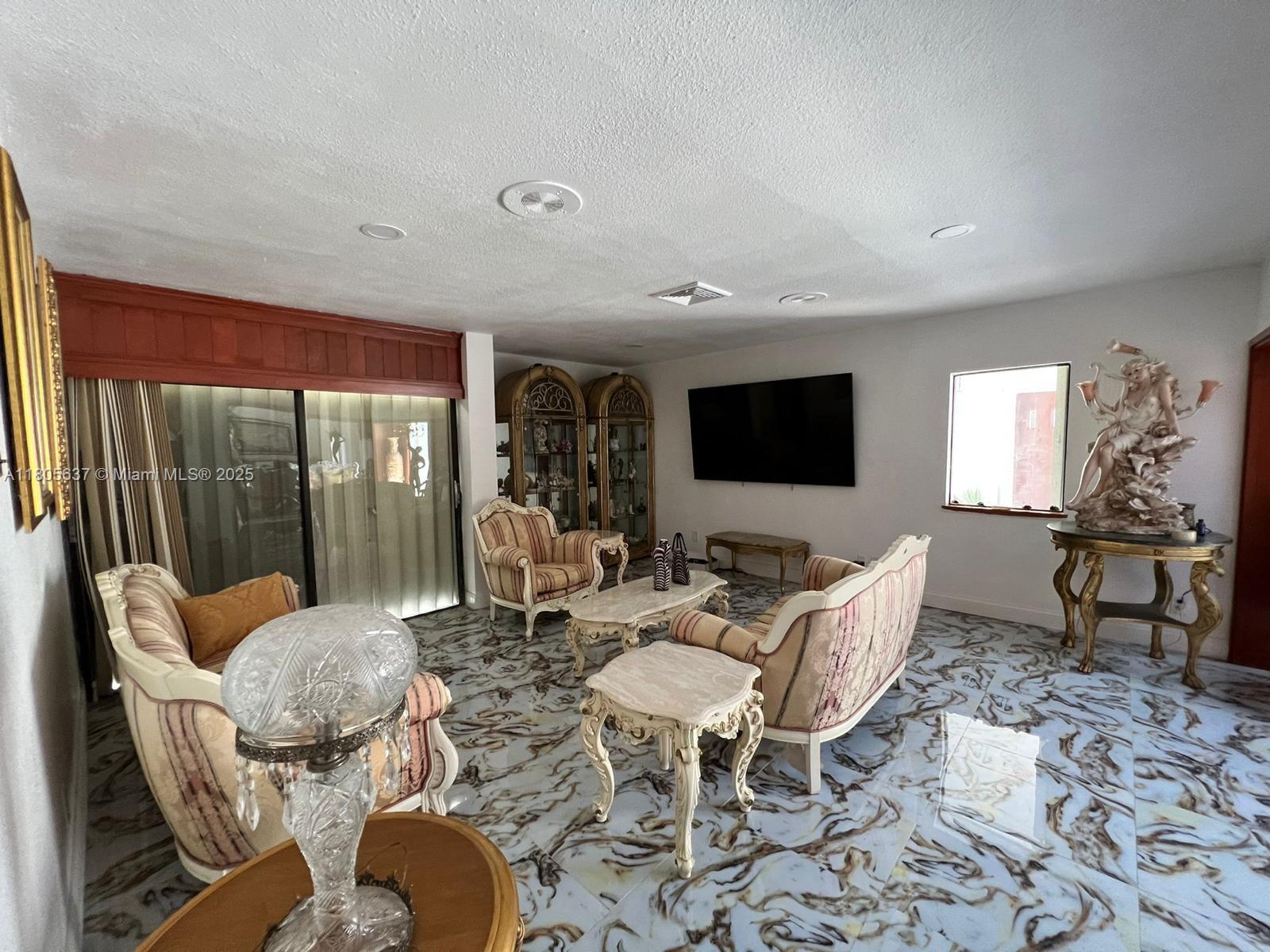 PALM BEACH NATL GOLF AND - Residential