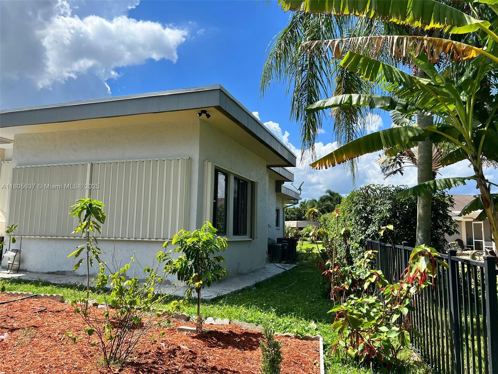 PALM BEACH NATL GOLF AND - Residential