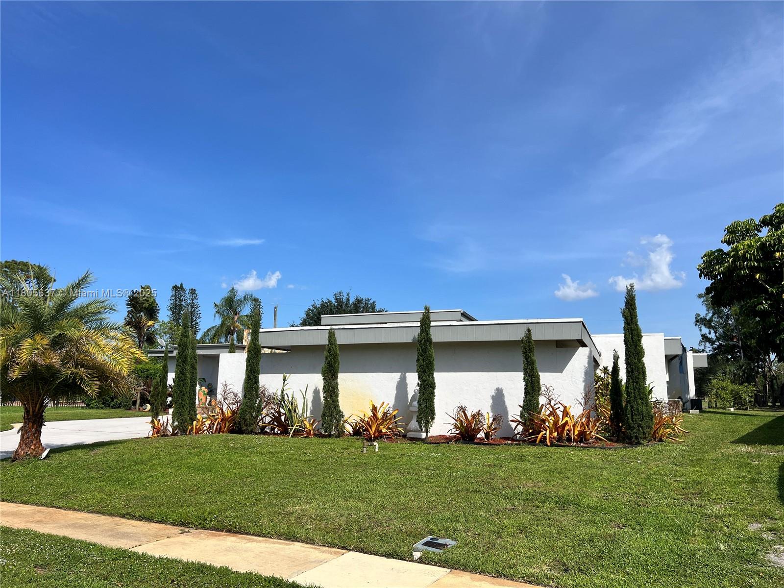PALM BEACH NATL GOLF AND - Residential