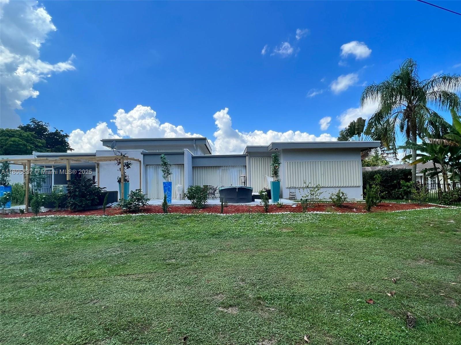 PALM BEACH NATL GOLF AND - Residential