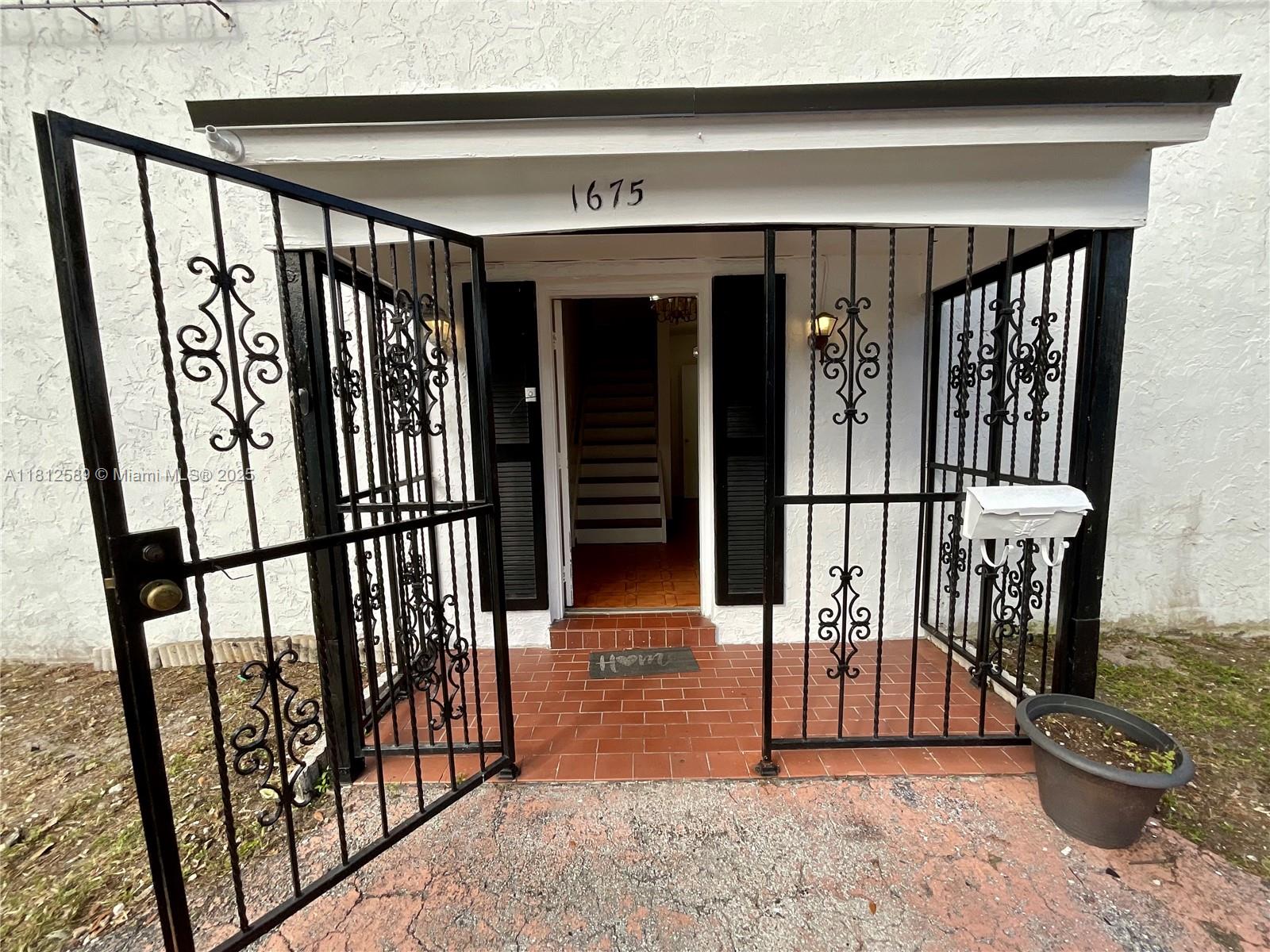 1675 W 68th St