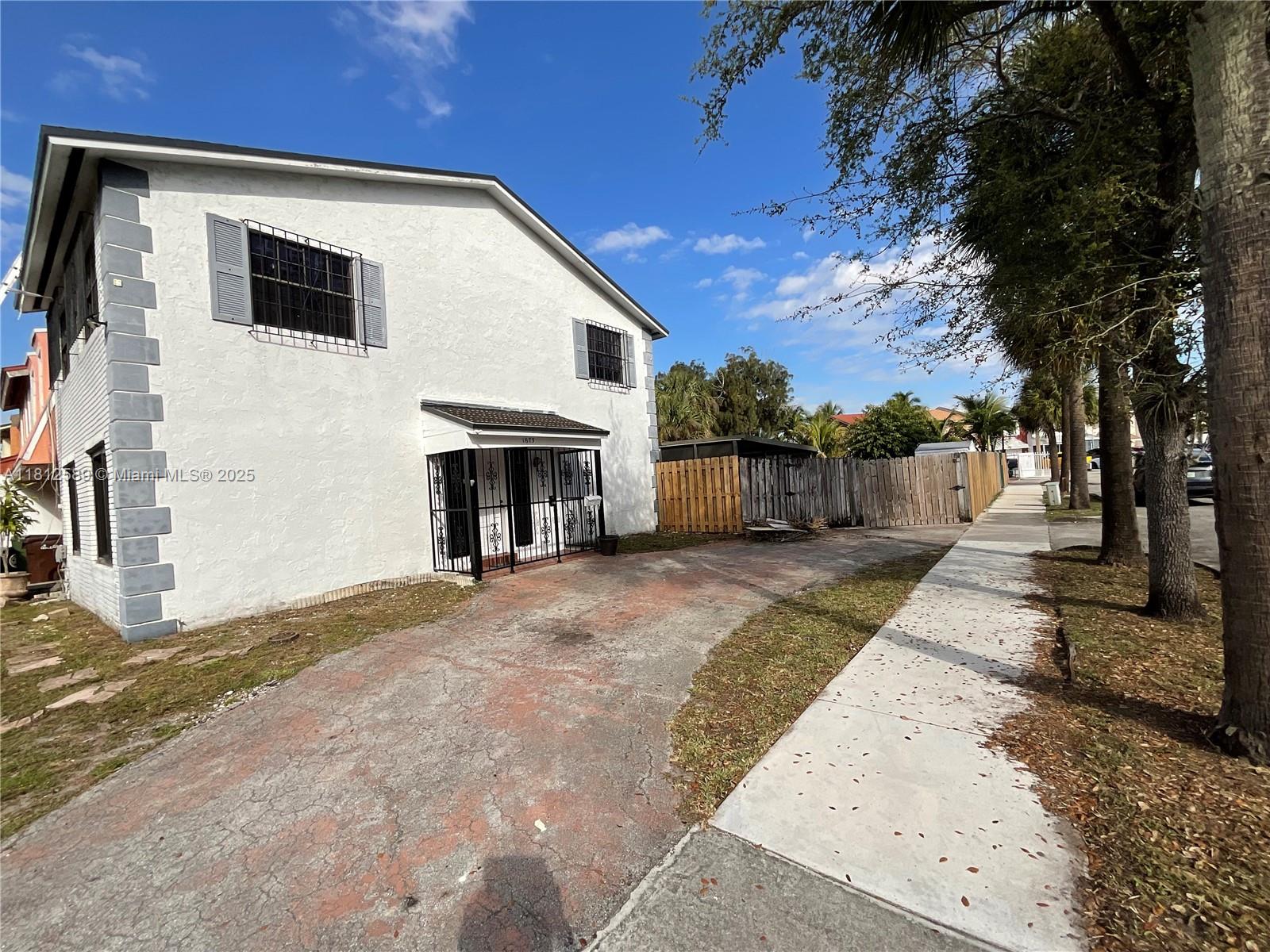 1675 W 68th St