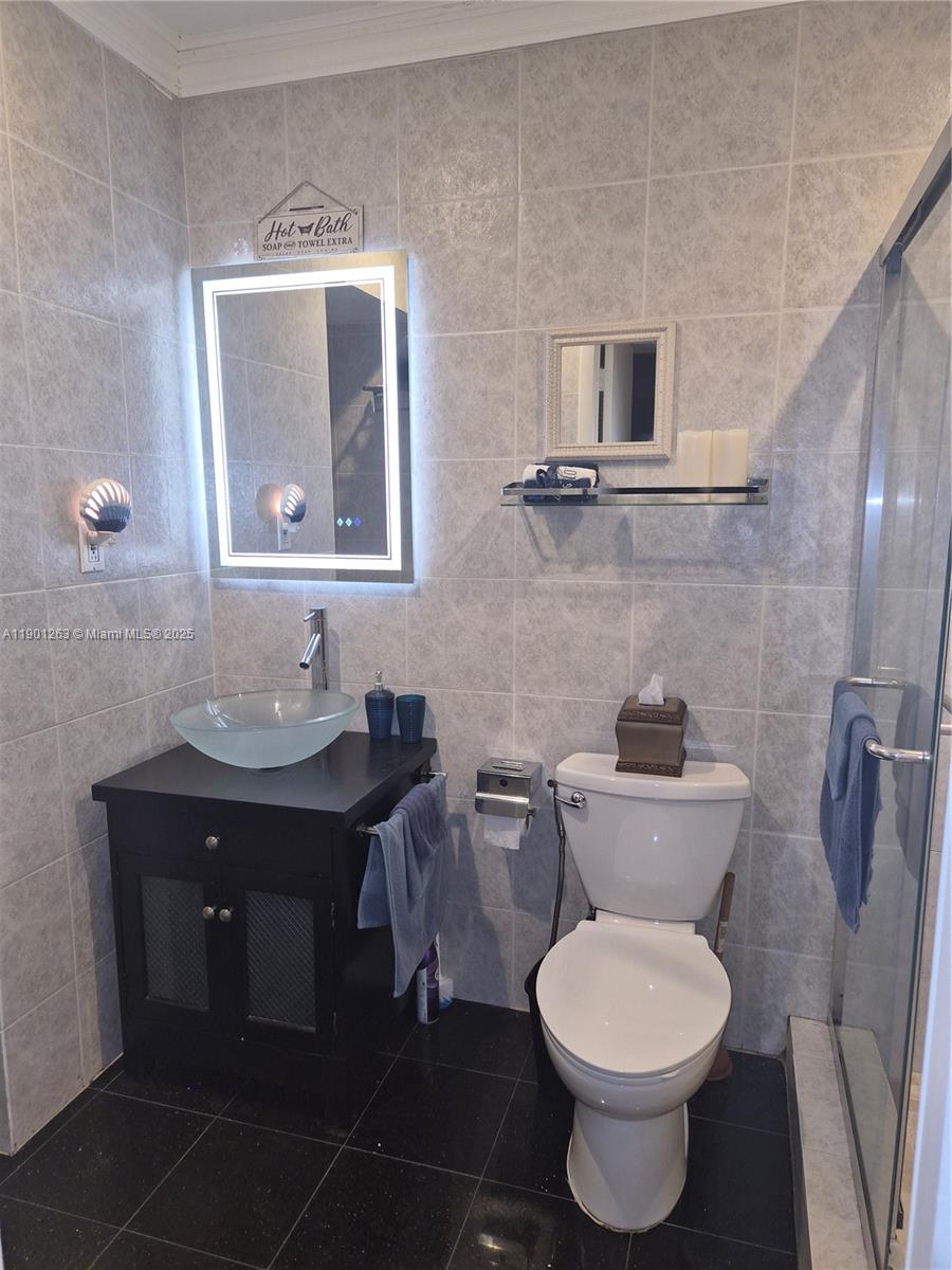 THE ISLES CONDO - Residential Lease