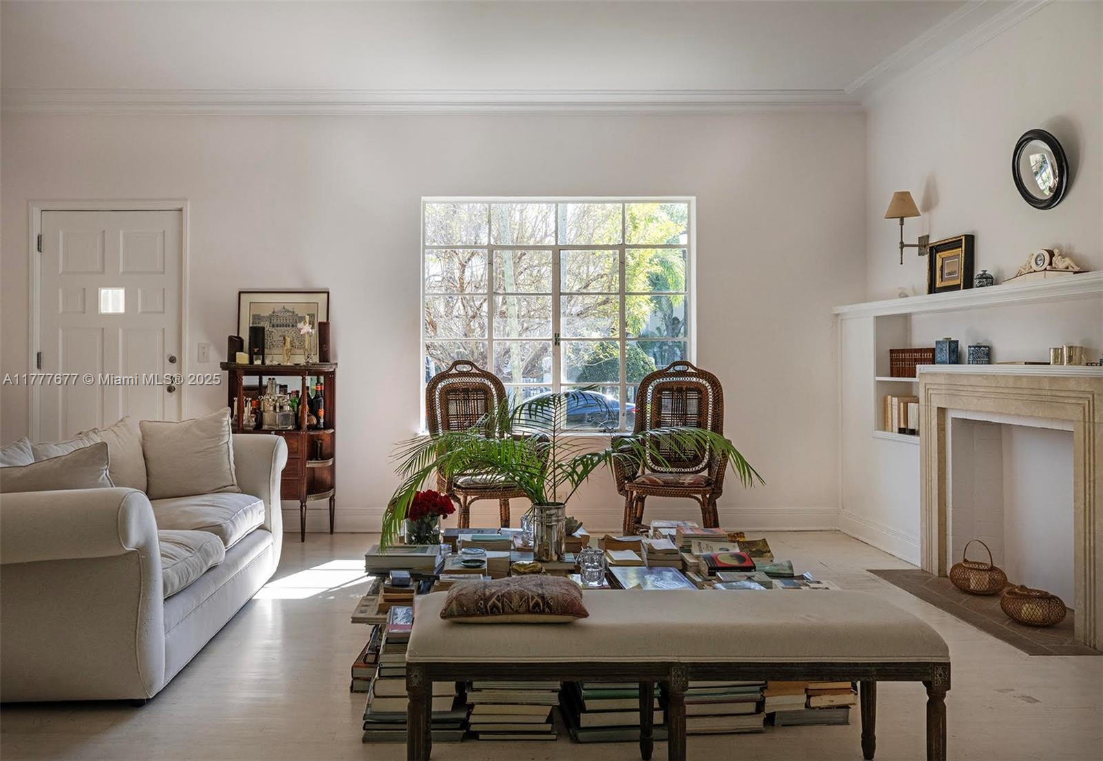 104 E San Marino Dr