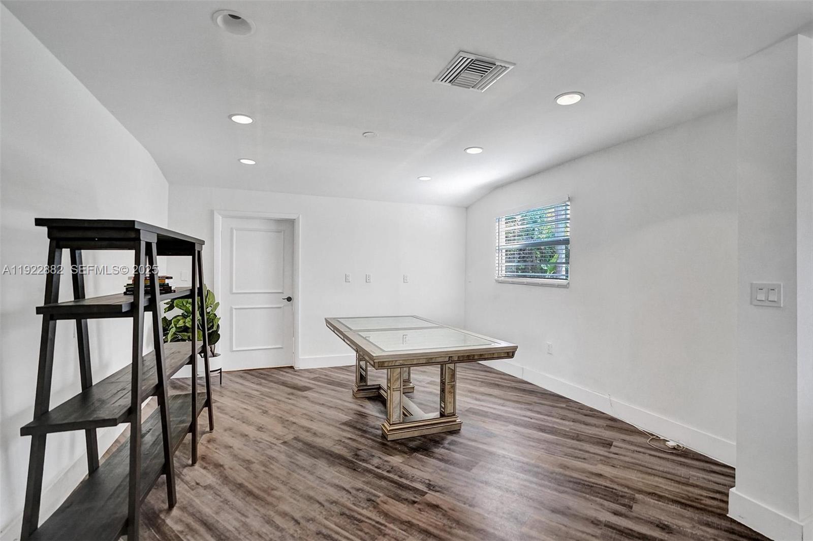 EDGEWATER ESTATES - Residential