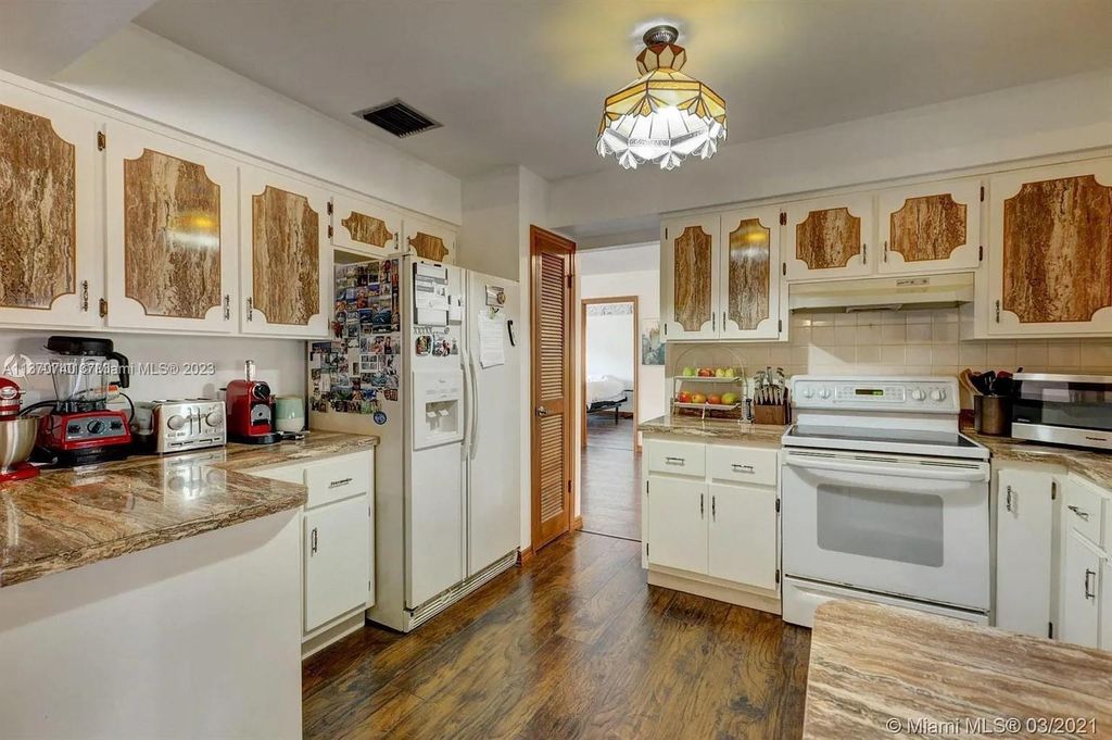 Photo of 525 SE Brookside Ter, Port Saint Lucie, FL 34983 (MLS # A11370740)