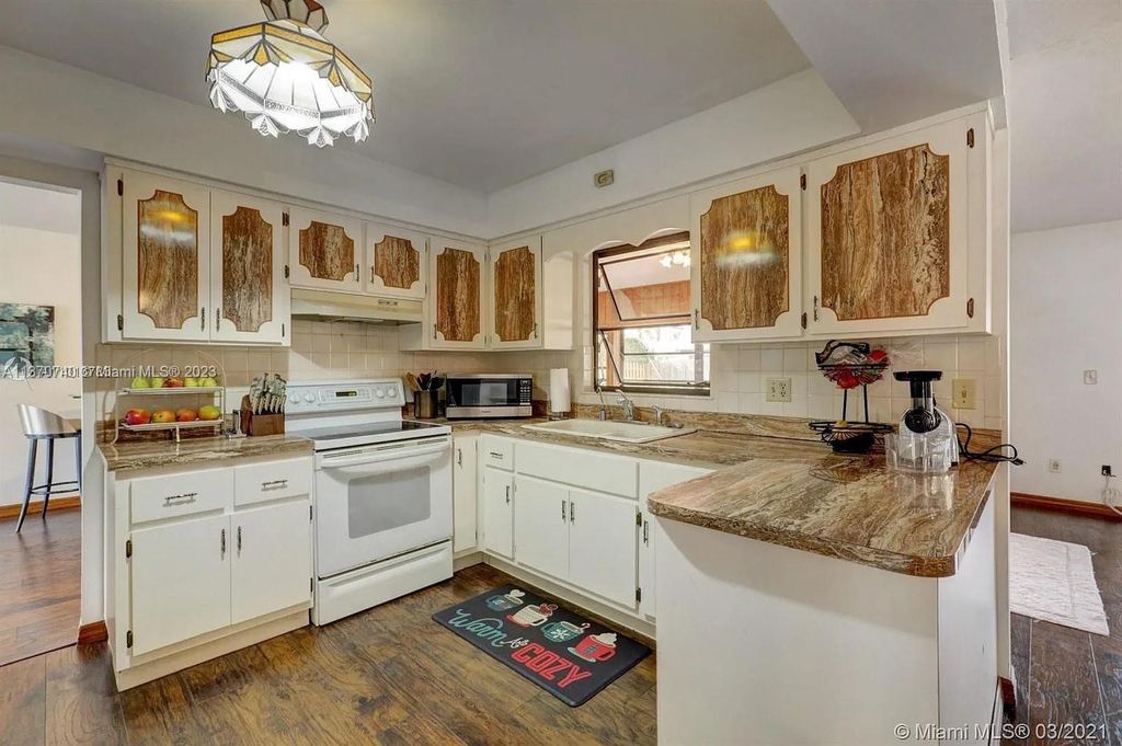 Photo of 525 SE Brookside Ter, Port Saint Lucie, FL 34983 (MLS # A11370740)