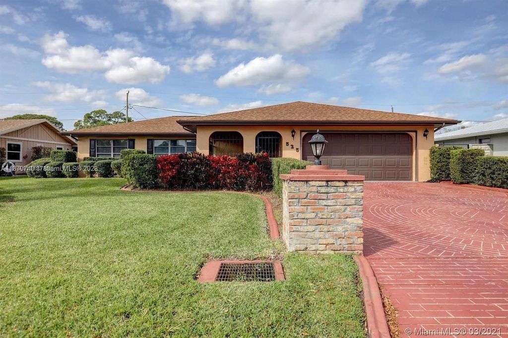 Photo of 525 SE Brookside Ter, Port Saint Lucie, FL 34983 (MLS # A11370740)