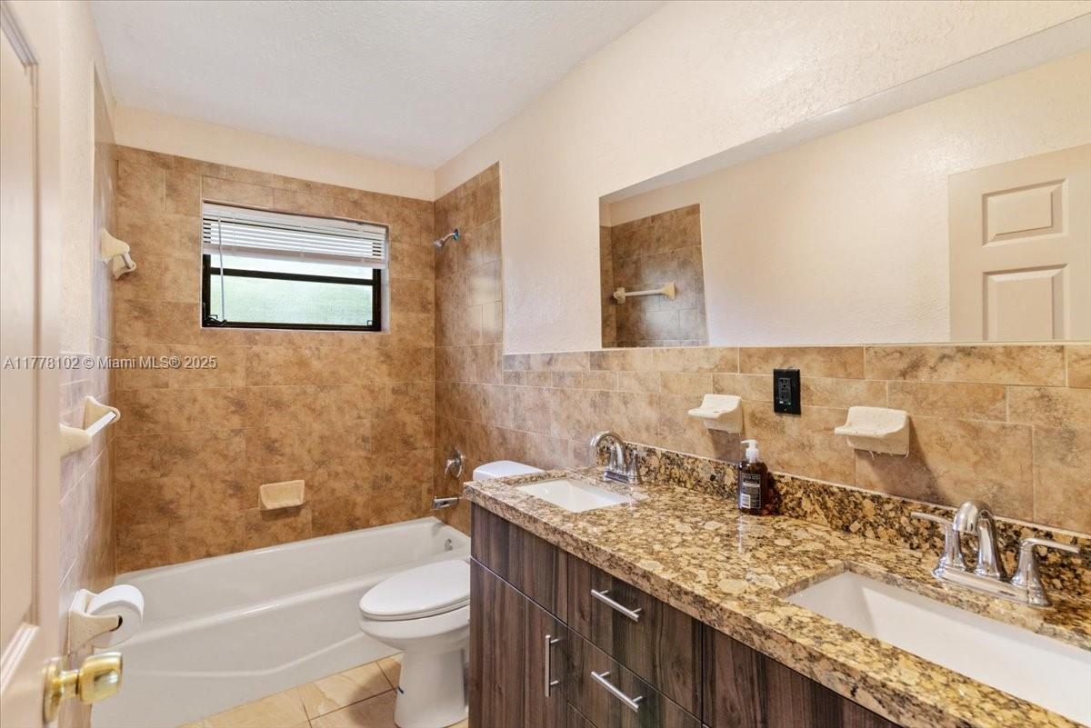 GOLDEN GLADES PARK 2ND AD - Residential