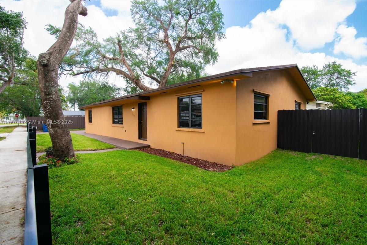 GOLDEN GLADES PARK 2ND AD - Residential