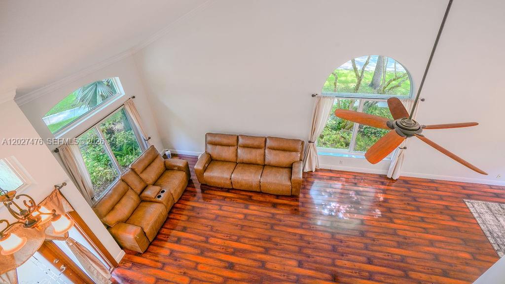 EMBASSY LAKES - Residential