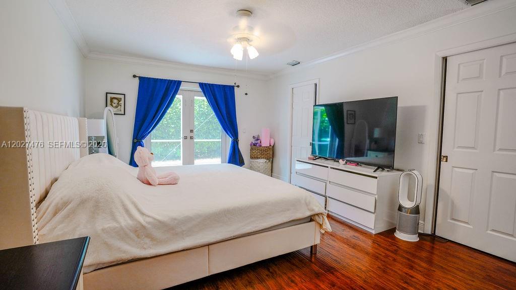 EMBASSY LAKES - Residential