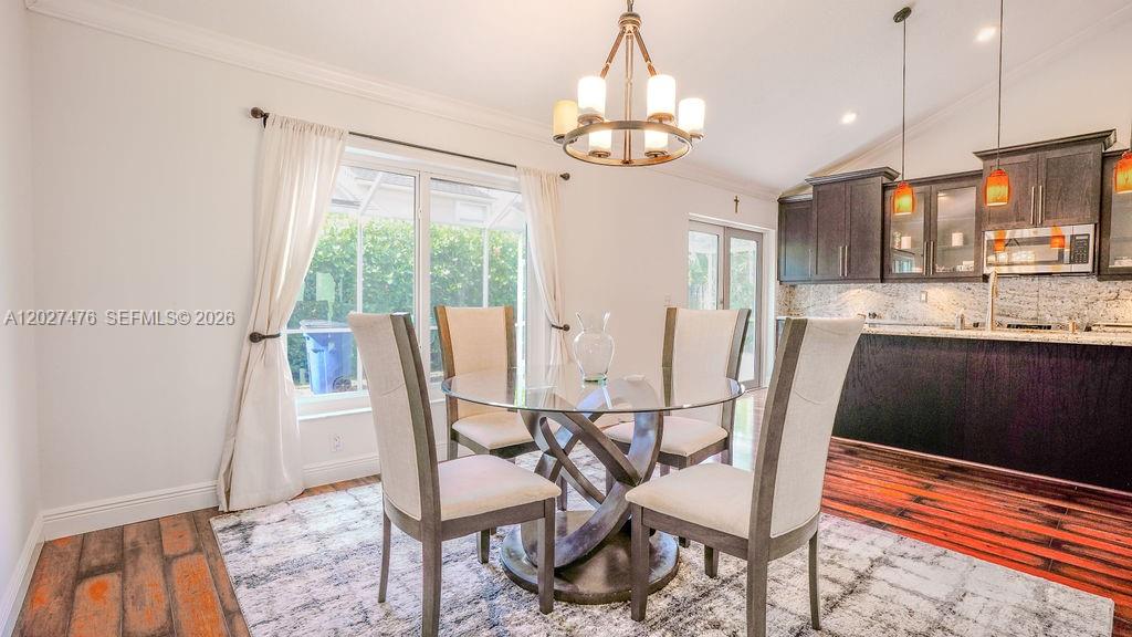 EMBASSY LAKES - Residential