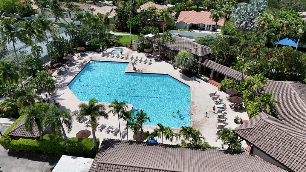 EMBASSY LAKES - Residential