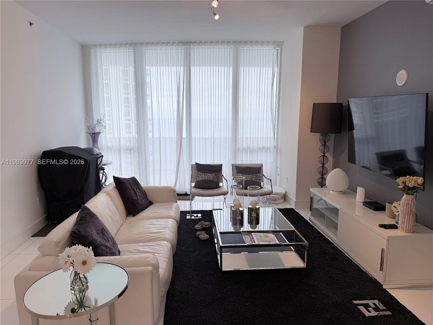 Spectacular apartment featuring 3 bedrooms and 3 full bathrooms, luxuriously furnished throughout. It boasts new flooring in the bedrooms and exquisite luxury details, situated in a building offering a wide array of amenities, security services, and more. The kitchen is equipped with Sub-Zero and Bosch appliances. Building amenities include beach service, valet parking, a swimming pool, a party and conference room, a restaurant with in-apartment delivery service, and much more.