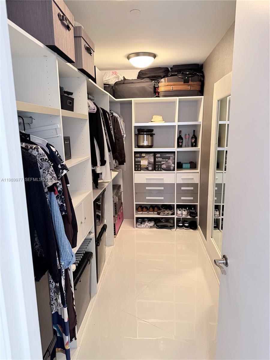 TDR TOWER III CONDO - Residential