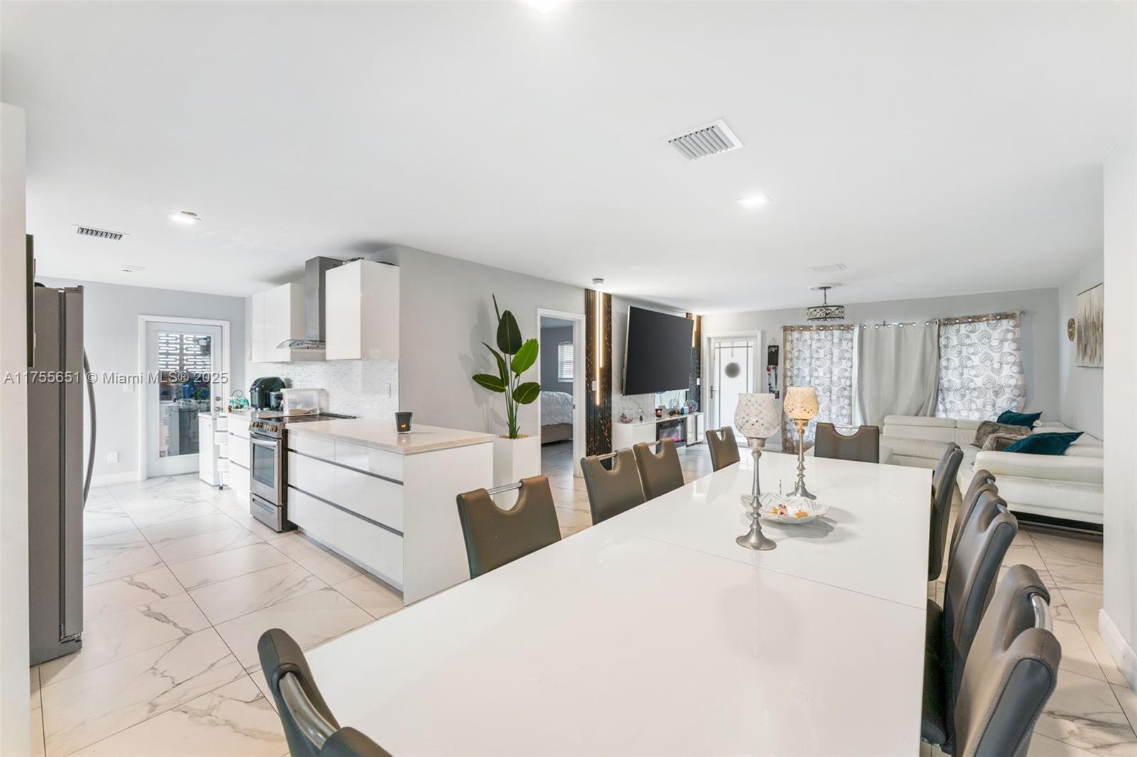 Property for Sale at 2751 Nw 26th Ave, Oakland Park, Miami-Dade County, Florida - Bedrooms: 4 
Bathrooms: 2  - $600,000