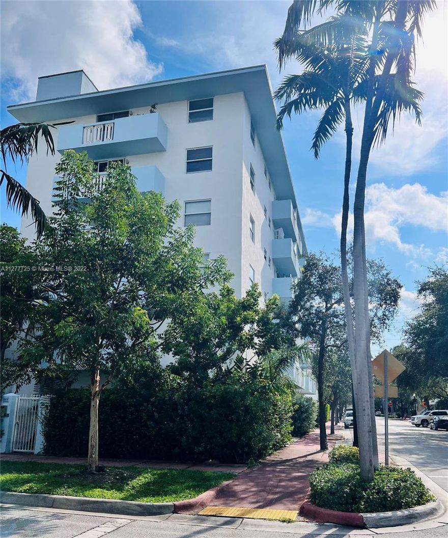 Come fall in love with this tastefully remodeled, move-in ready European design 1 bedroom 1 bathroom apartment in the desirable South of Fifth. Bright and spacious, unit features open floor plan, stainless steel appliances, washer/dryer, walk-in closet, private balcony with gorgeous sunset views, covered parking, and much more. Located in the desirable South of Fifth, steps away from the beach, South Pointe park, world class shopping and dining. Make your appointment NOW, won't last!