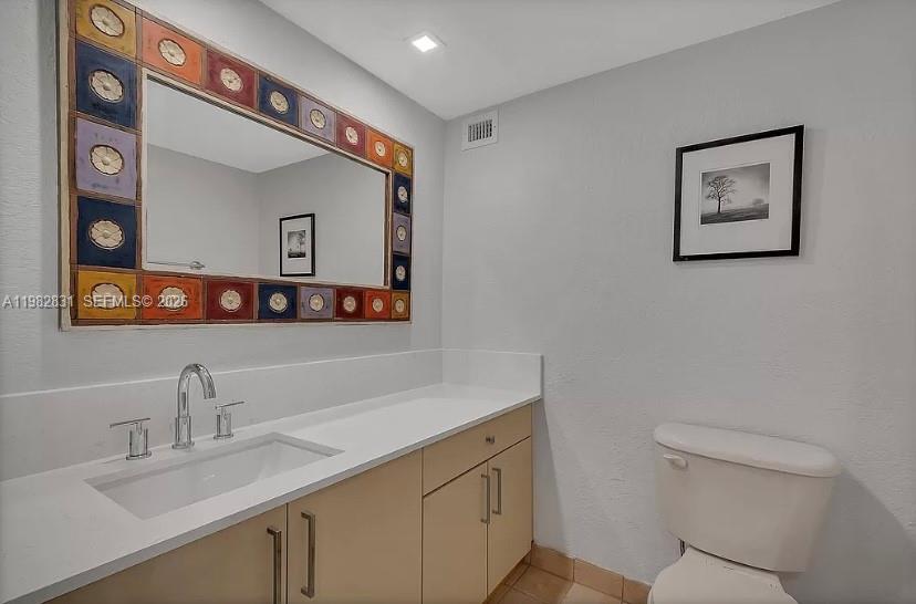 THE CARRIAGE HOUSE CONDO - Residential