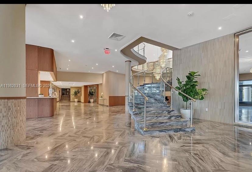 THE CARRIAGE HOUSE CONDO - Residential