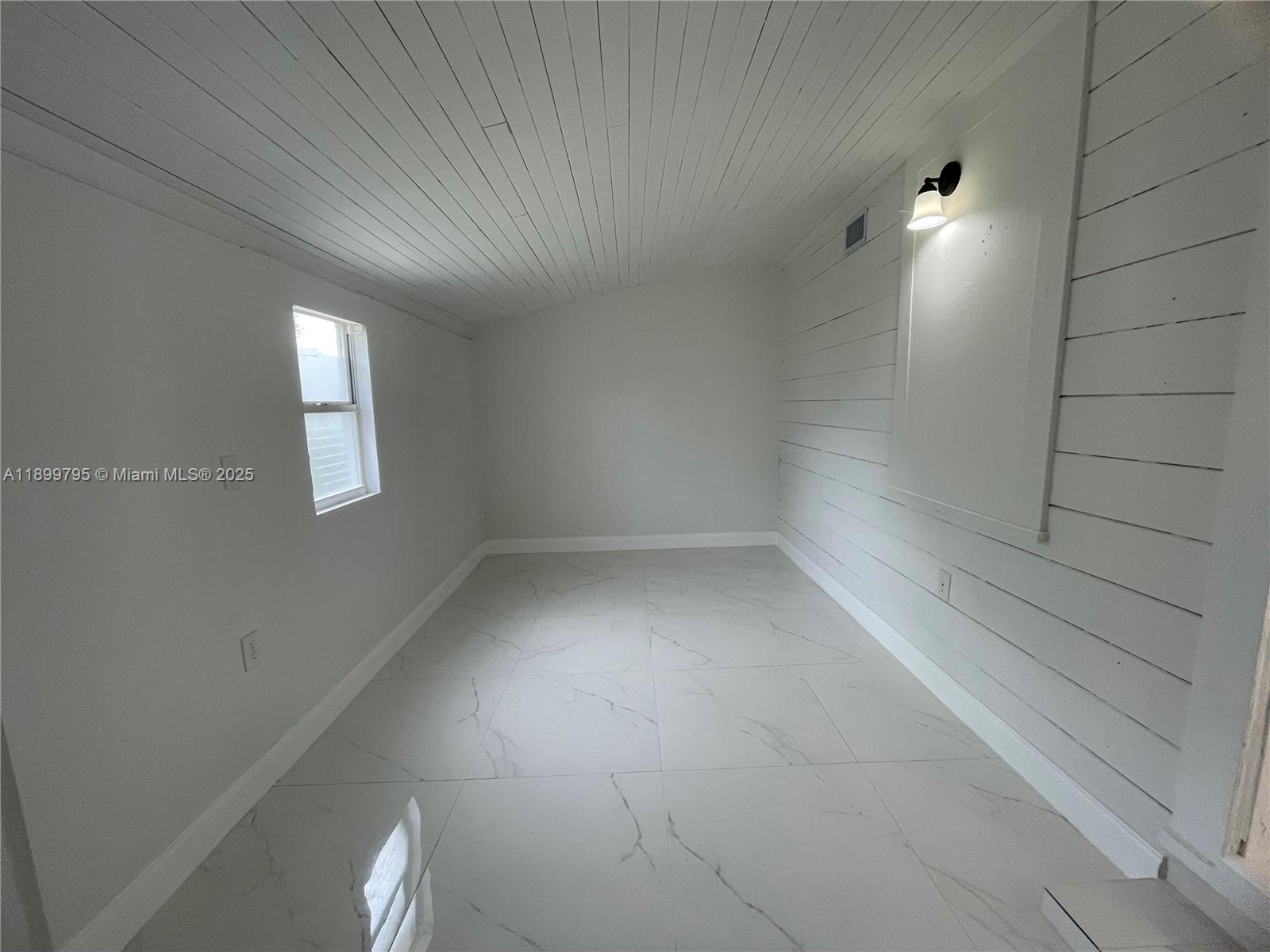 PINEMOUNT - Residential Lease