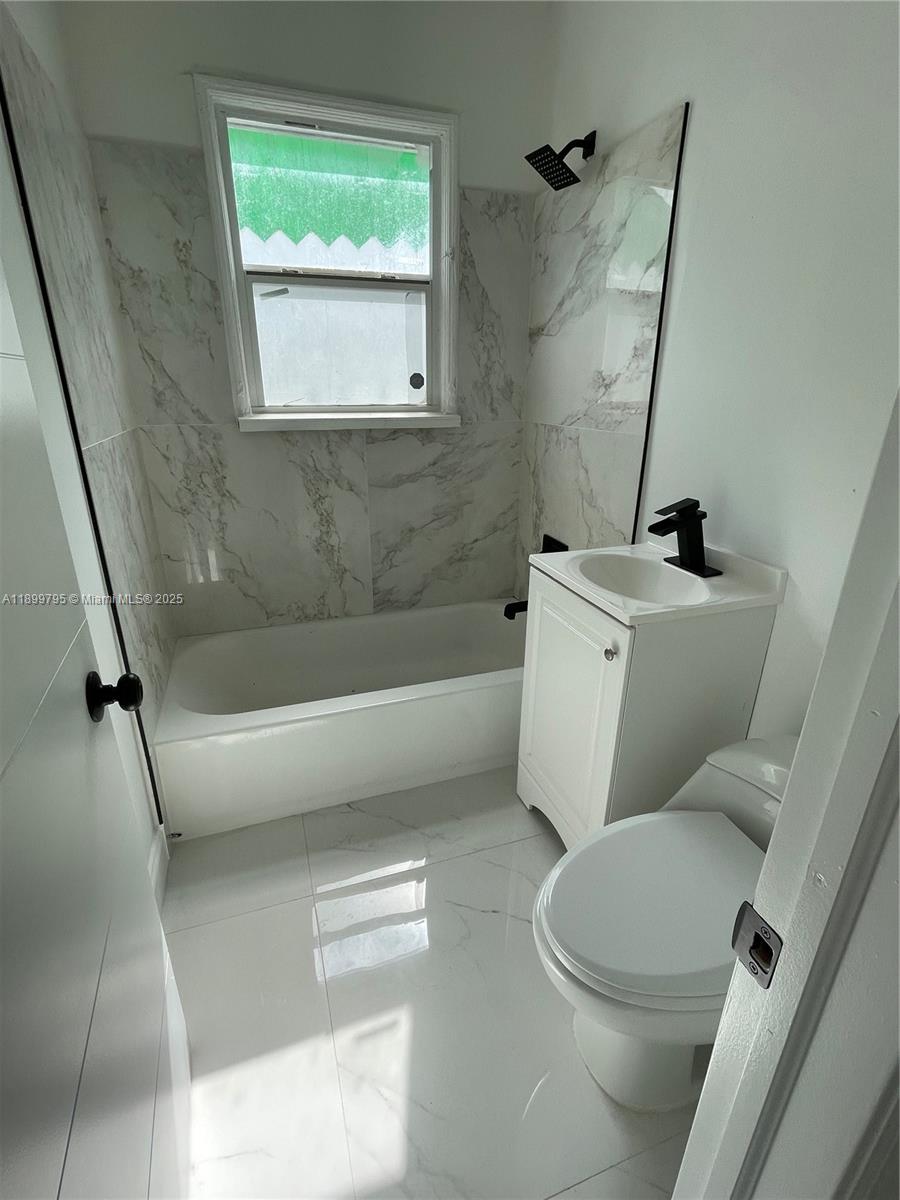 PINEMOUNT - Residential Lease