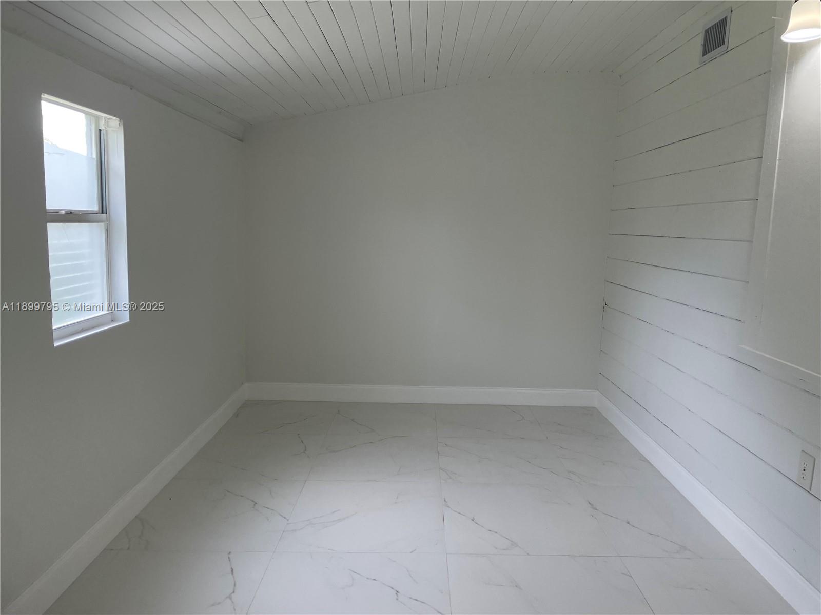 PINEMOUNT - Residential Lease