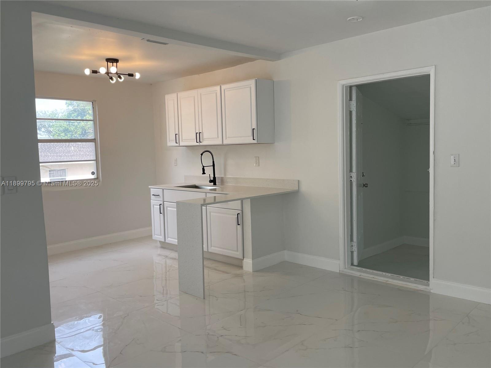 PINEMOUNT - Residential Lease