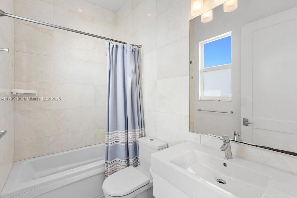 BISCAYNE KEY ESTATES - Residential Lease