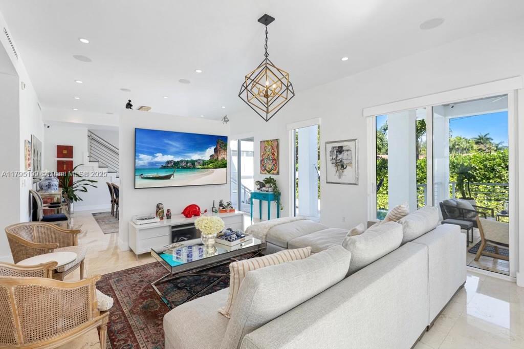 BISCAYNE KEY ESTATES - Residential Lease