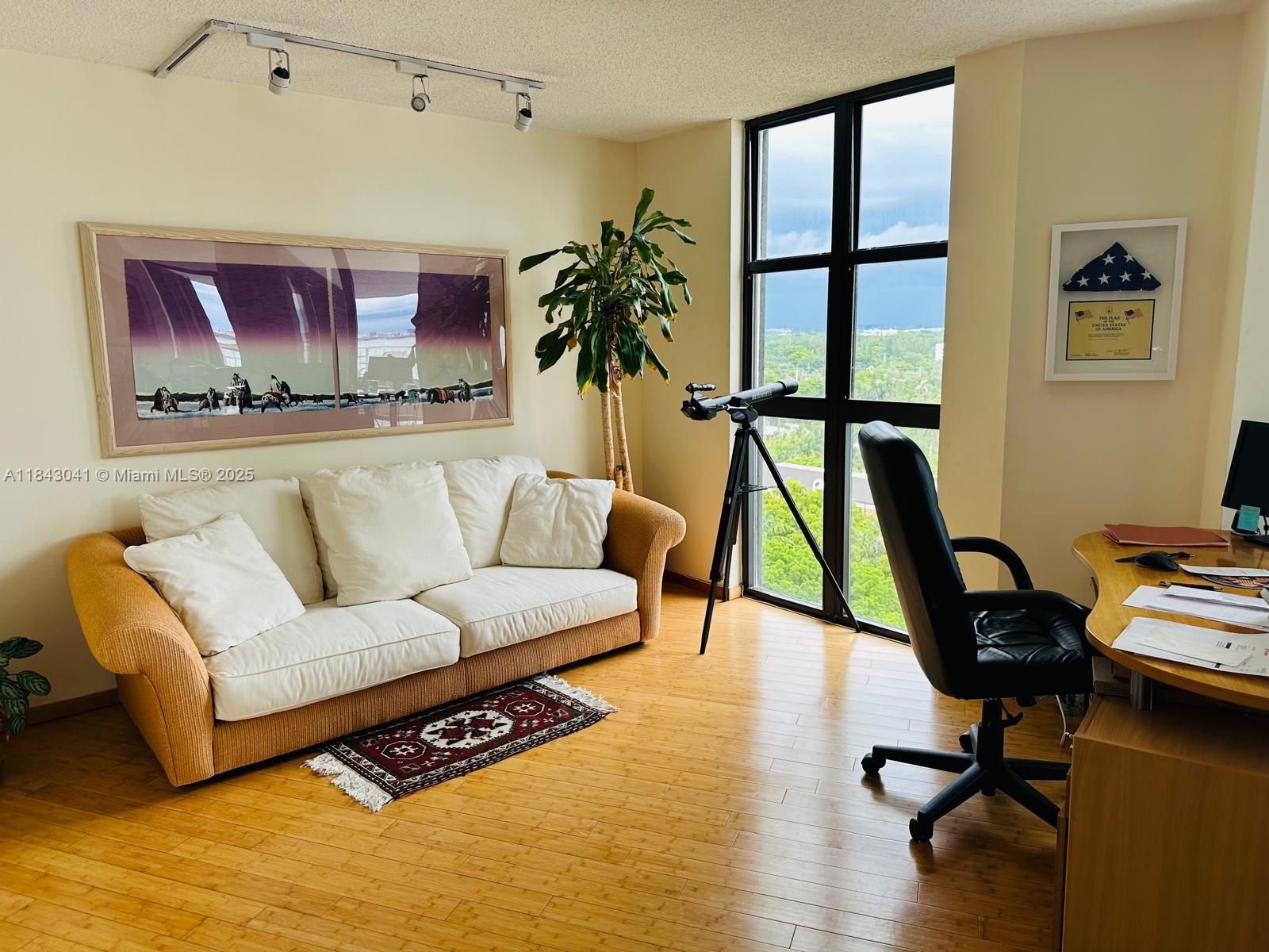 THE TOWERS OF QUAYSIDE CO - Residential