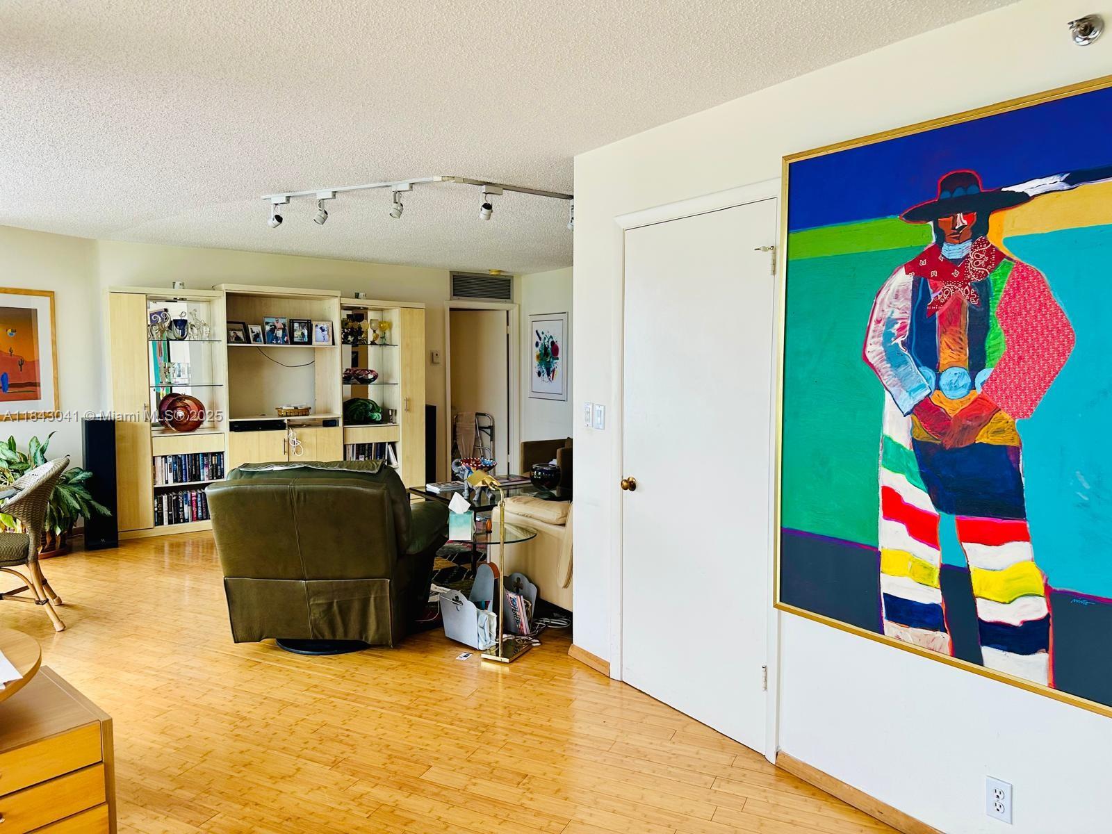 THE TOWERS OF QUAYSIDE CO - Residential