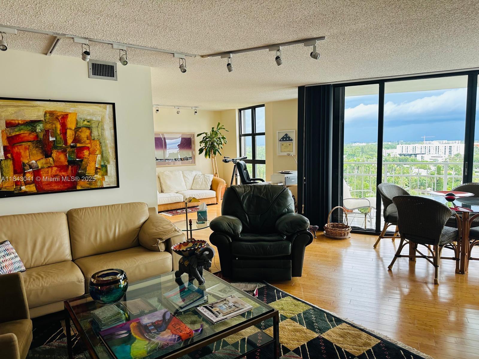 THE TOWERS OF QUAYSIDE CO - Residential