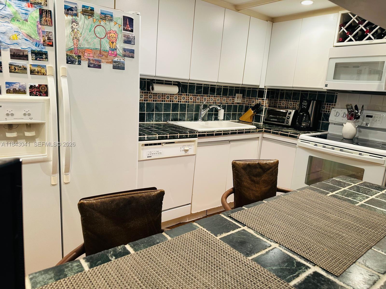 THE TOWERS OF QUAYSIDE CO - Residential