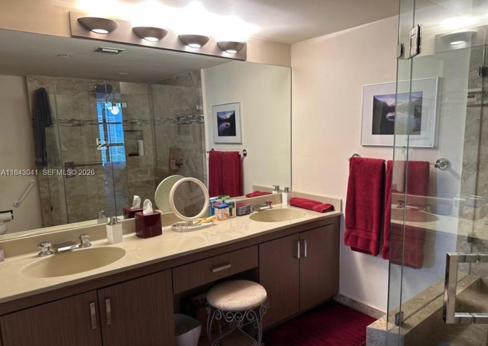 THE TOWERS OF QUAYSIDE CO - Residential