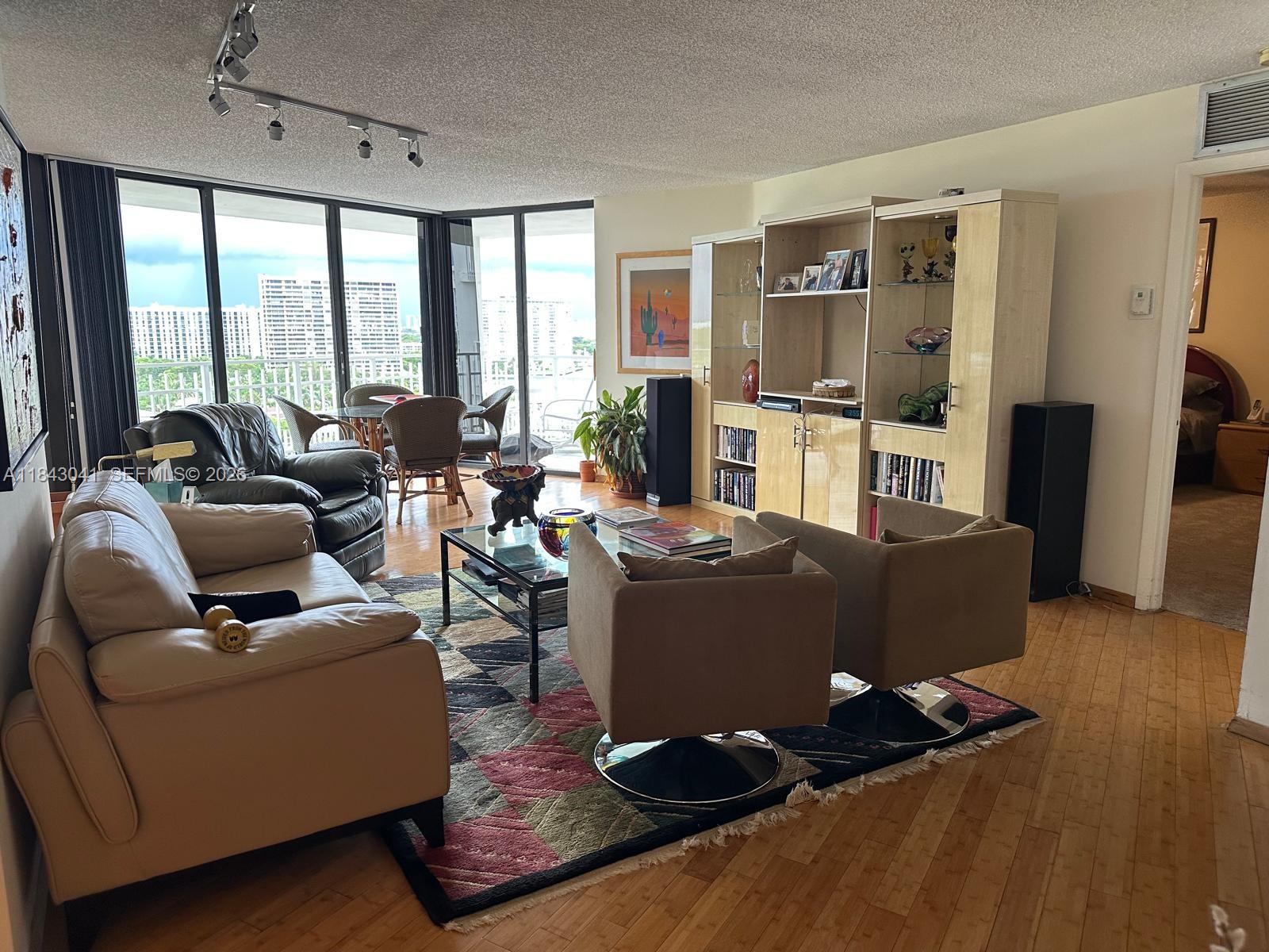 THE TOWERS OF QUAYSIDE CO - Residential