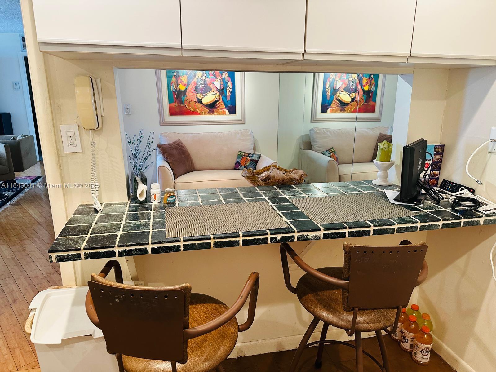 THE TOWERS OF QUAYSIDE CO - Residential