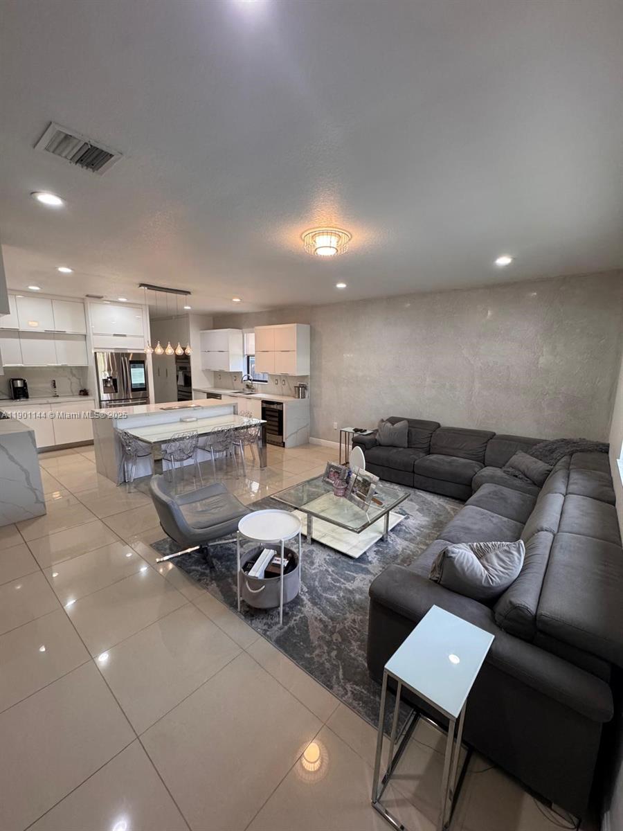 DORAL BREEZE - Residential