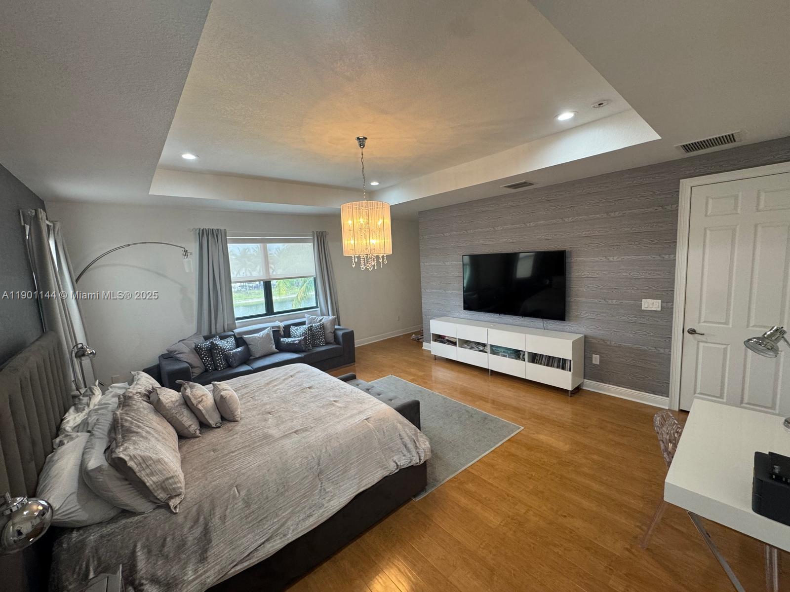 DORAL BREEZE - Residential