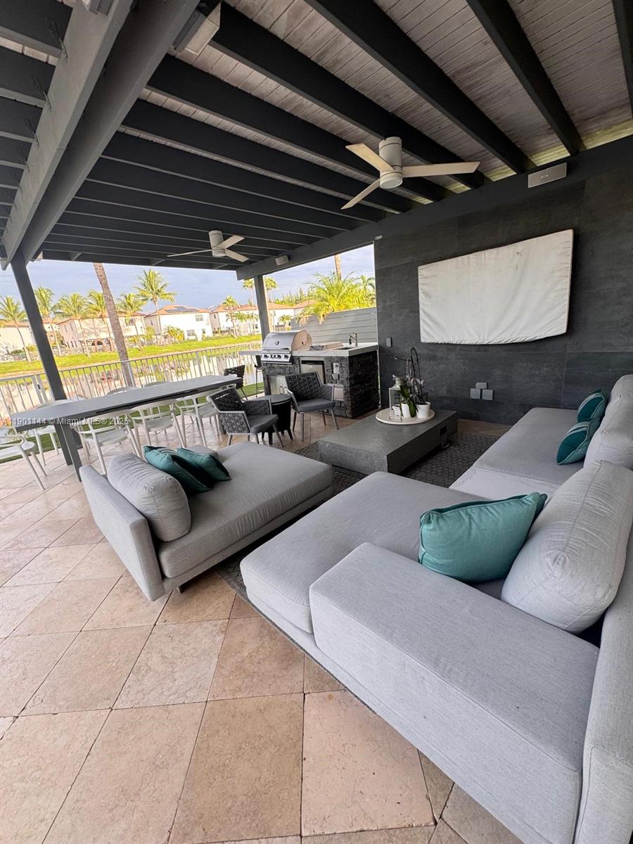 DORAL BREEZE - Residential