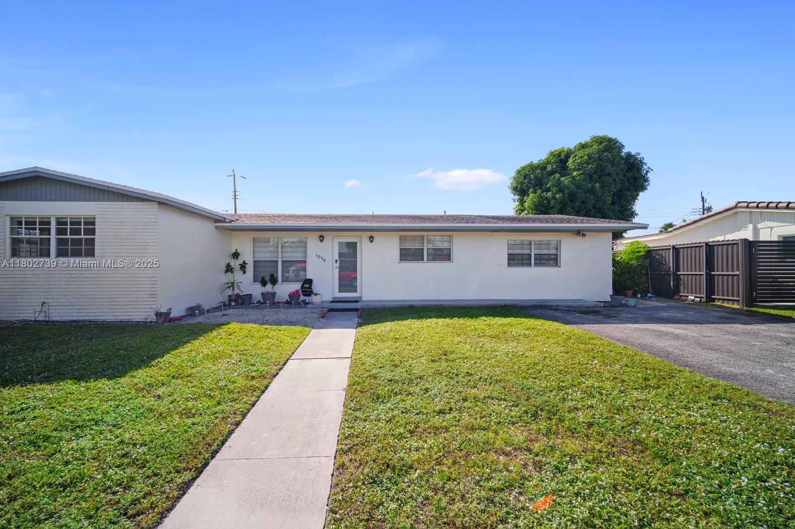 PALM LAKES SEC 1 - Residential Lease